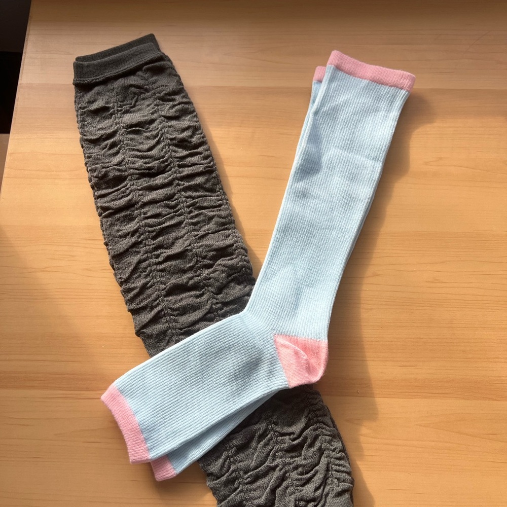 2 new leg warmers